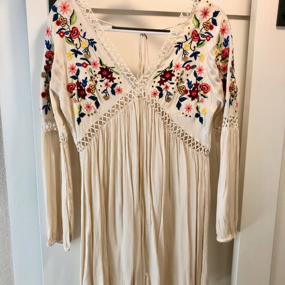 Bohemian Embroidered Peasant Dress - Picture 4 of 7